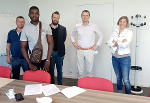 Adam M. signature de son CDI chez Andrieu Construction