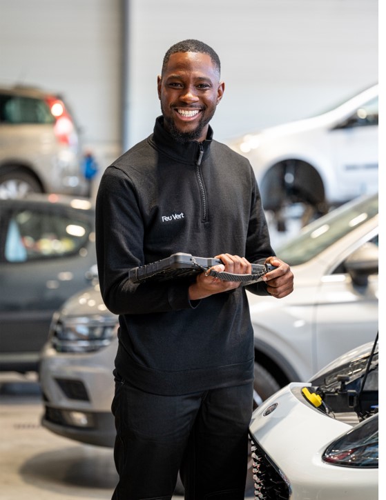 Feu Vert recrute des apprentis techniciens monteurs (H/F) à l'occasion du RdV de l'auto