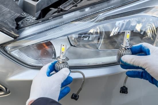 Le Groupe Renault recrute avec Pôle emploi et forme avec l’Afpa les futurs carrossiers de demain