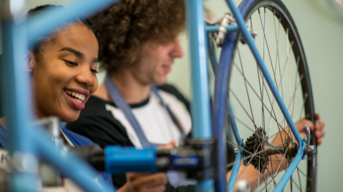 Decathlon et l’Afpa partenaires pour vous embaucher en contrat d’apprentissage en tant que Technicien-Vendeur en Matériel de Sport