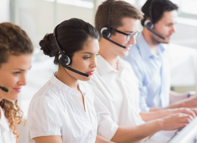 Formez-vous en ligne au métier de conseiller relation client à distance