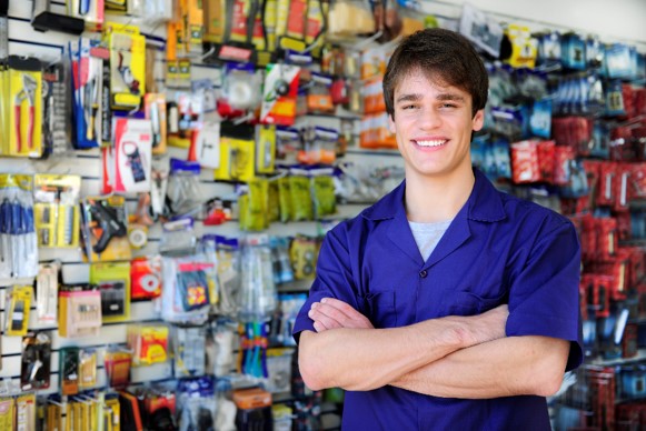 YESSS Electrique recrute et forme en apprentissage avec l'Afpa des magasiniers vendeurs en Région Sud : Pour un accès rapide au contrat en alternance !