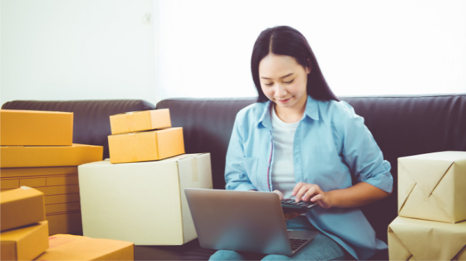 Un intérêt pour la vente en ligne ? Devenez vendeur·se conseil spécialité e-commerce.
