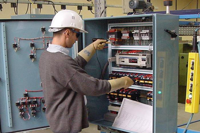 Electricien d’installation et de maintenance des systèmes automatisés