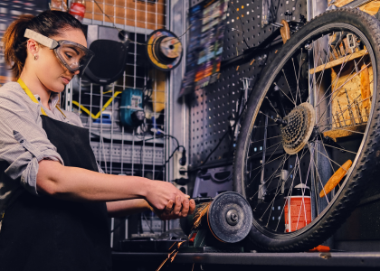 Spécialisez-vous avec la formation Mécanicien.ne Cycles Spécialisé.e en Réemploi !