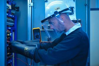 Formez-vous aux métiers de l'industrie : technicien.ne de maintenance industrie et services