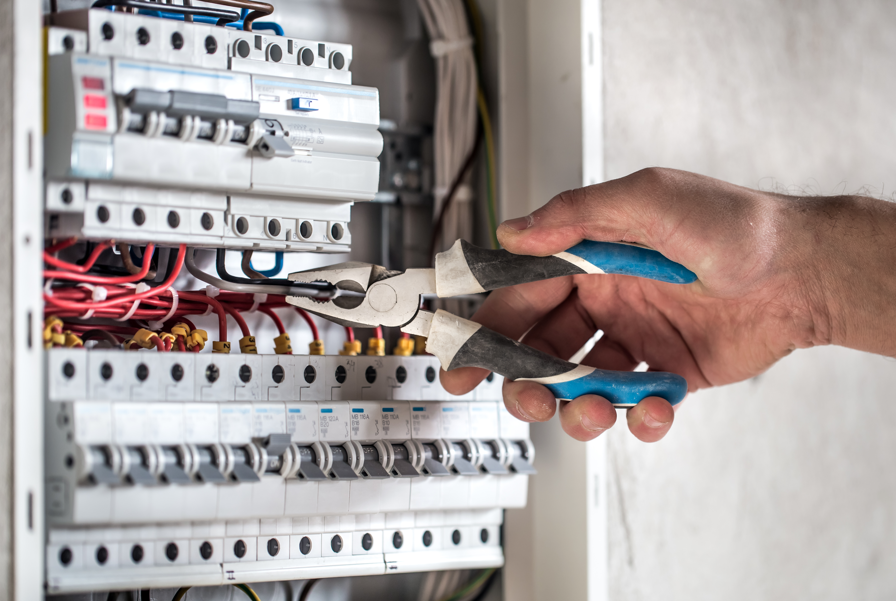 Habilitations électriques : sécuriser les prises de poste, gagner en réactivité, répondre aux obligations