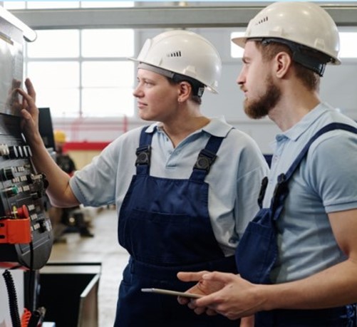 Apprendre à piloter les machines qui font tourner l’industrie : devenir conducteur d'installations et de machines automatisées  (H/F)