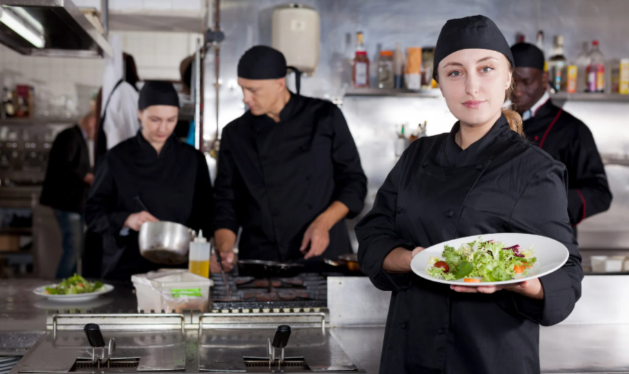 Avec Elior, décrochez un emploi en apprentissage dans la restauration collective, sans expérience !