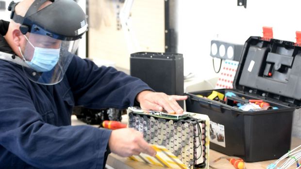 Futur de l'automobile : devenez électromécanicien de maintenance de batteries option recyclage