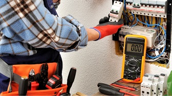 Choisir la bonne habilitation électrique, suivez le guide !